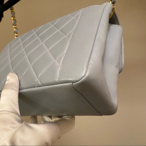 Chanel vintage baby blue Diana bag 25cm - Picture 2 of 12